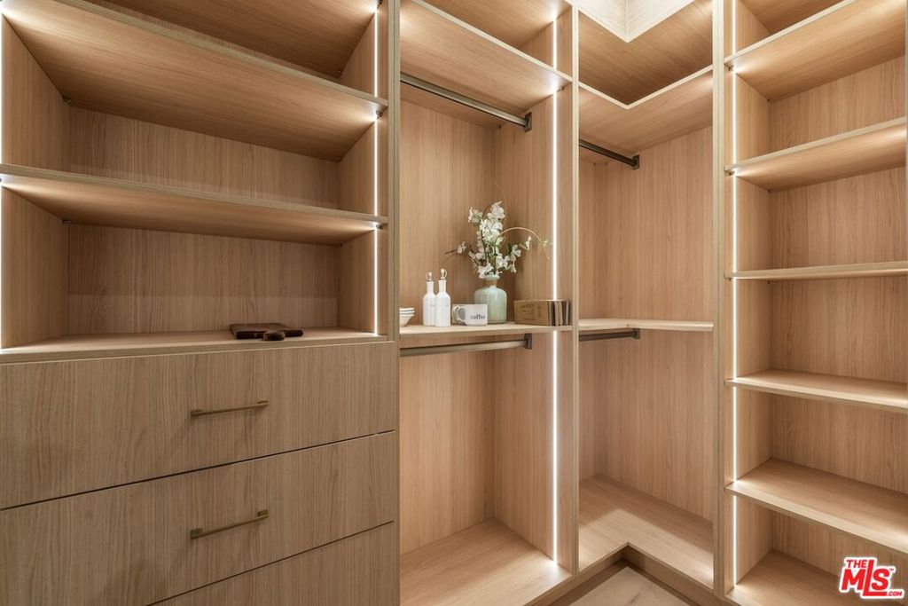 14647 Morrison Street