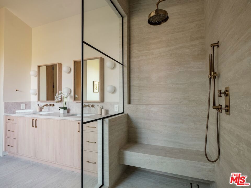 14647 Morrison Street