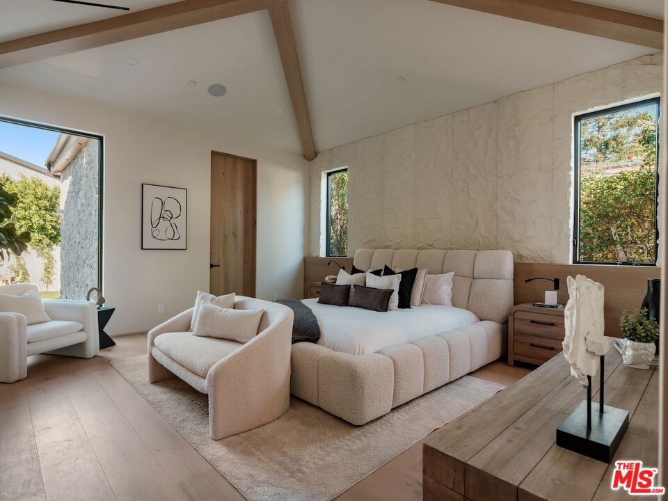 14647 Morrison Street