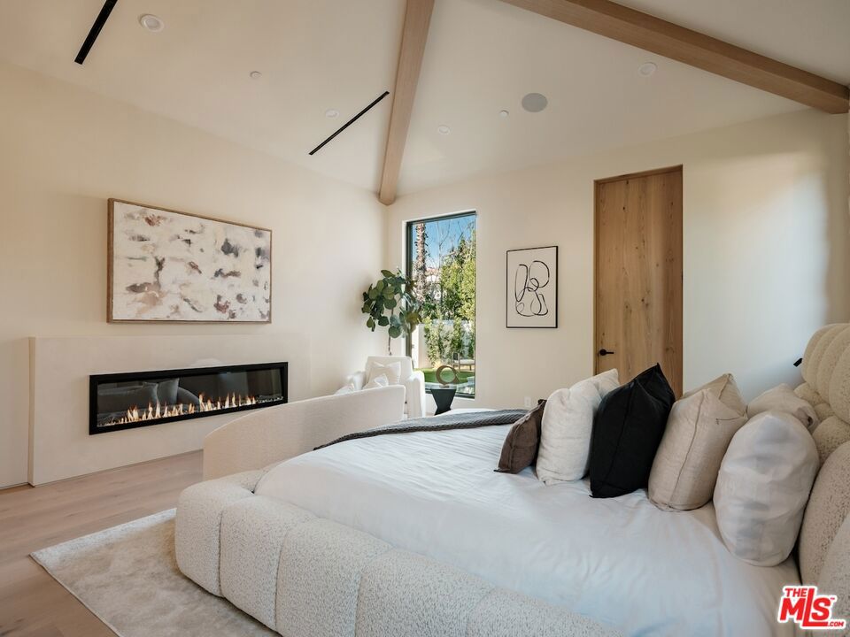 14647 Morrison Street