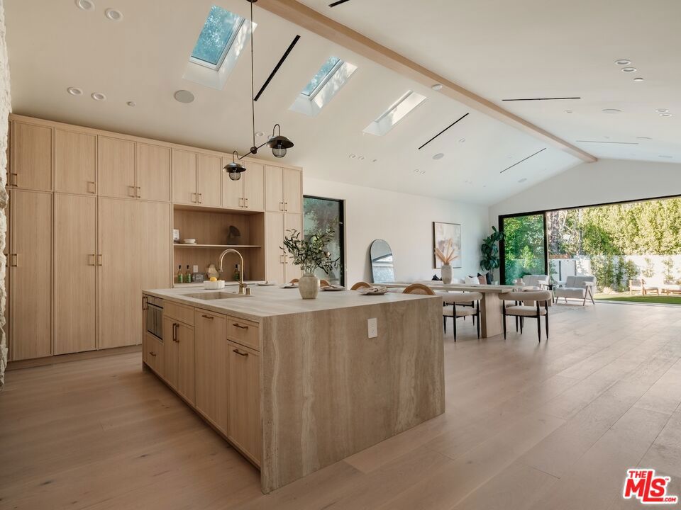 14647 Morrison Street