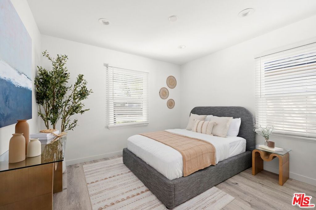 14647 Morrison Street