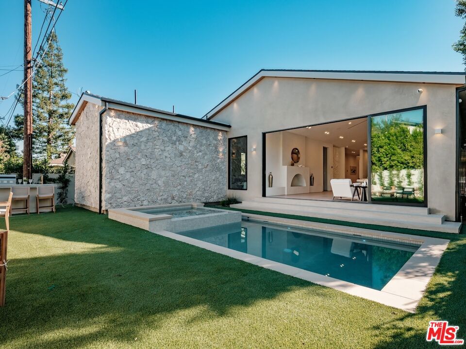 14647 Morrison Street