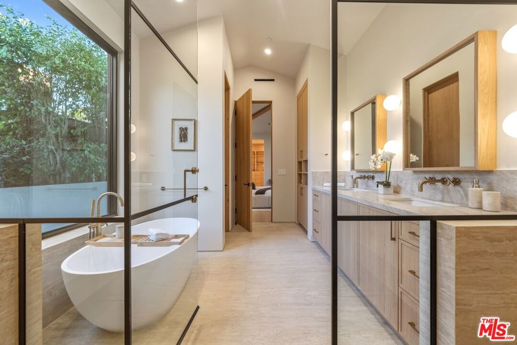 14647 Morrison Street