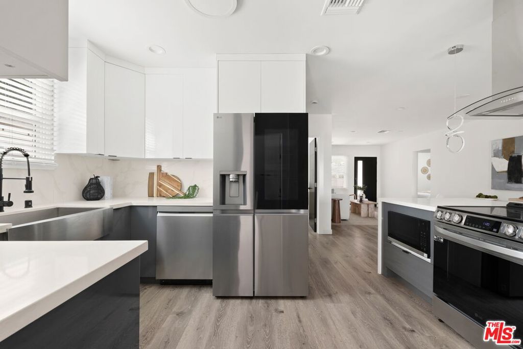 14647 Morrison Street