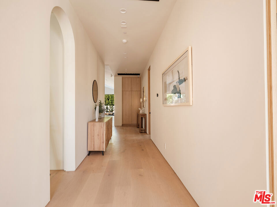 14647 Morrison Street