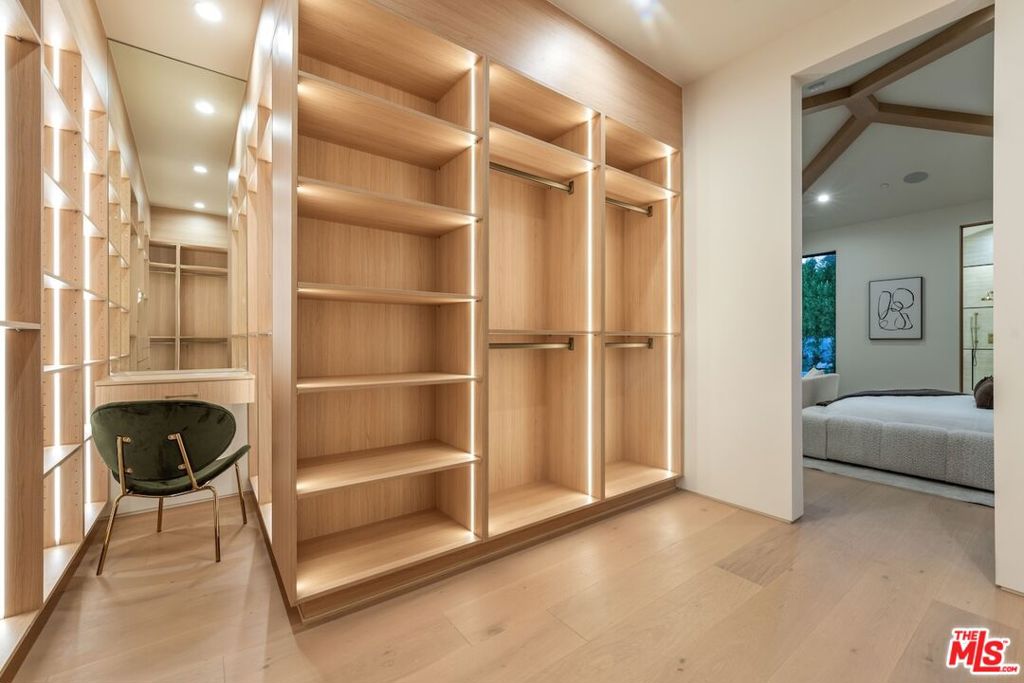 14647 Morrison Street