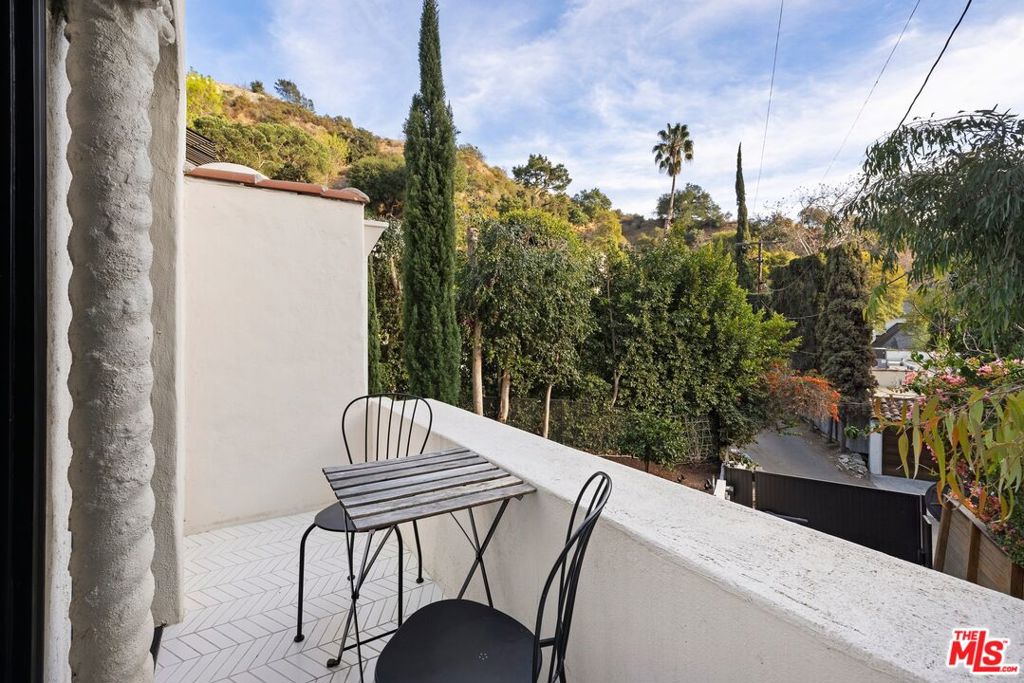 8061 Woodland Lane