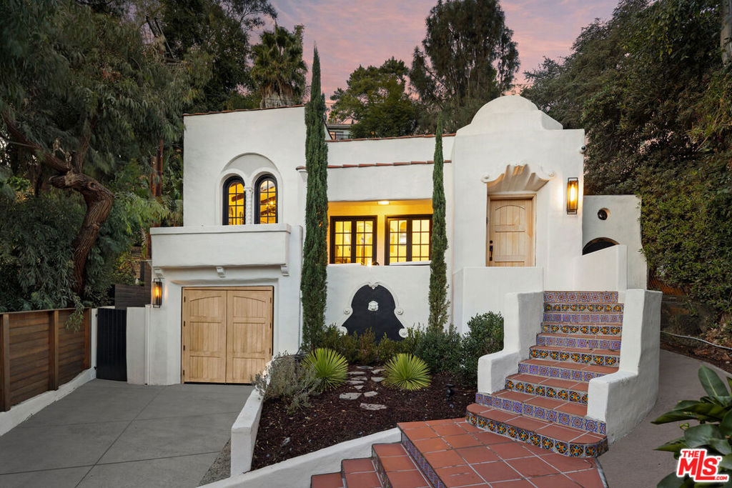 8061 Woodland Lane