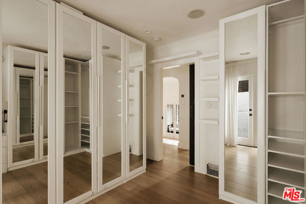 8061 Woodland Lane