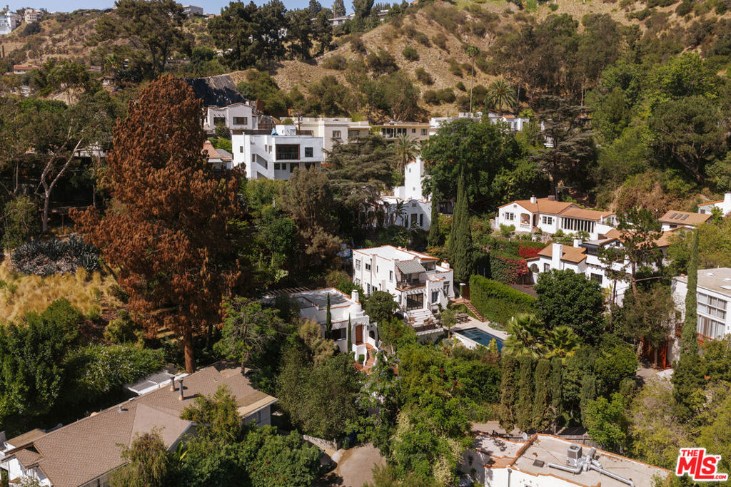 8061 Woodland Lane