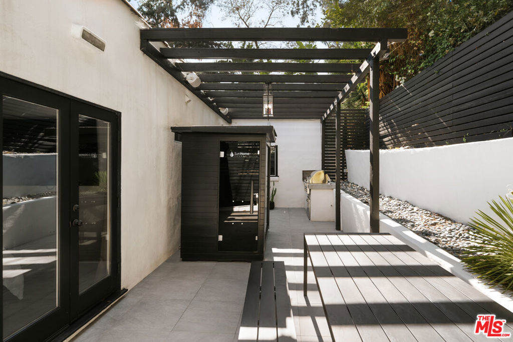 8061 Woodland Lane