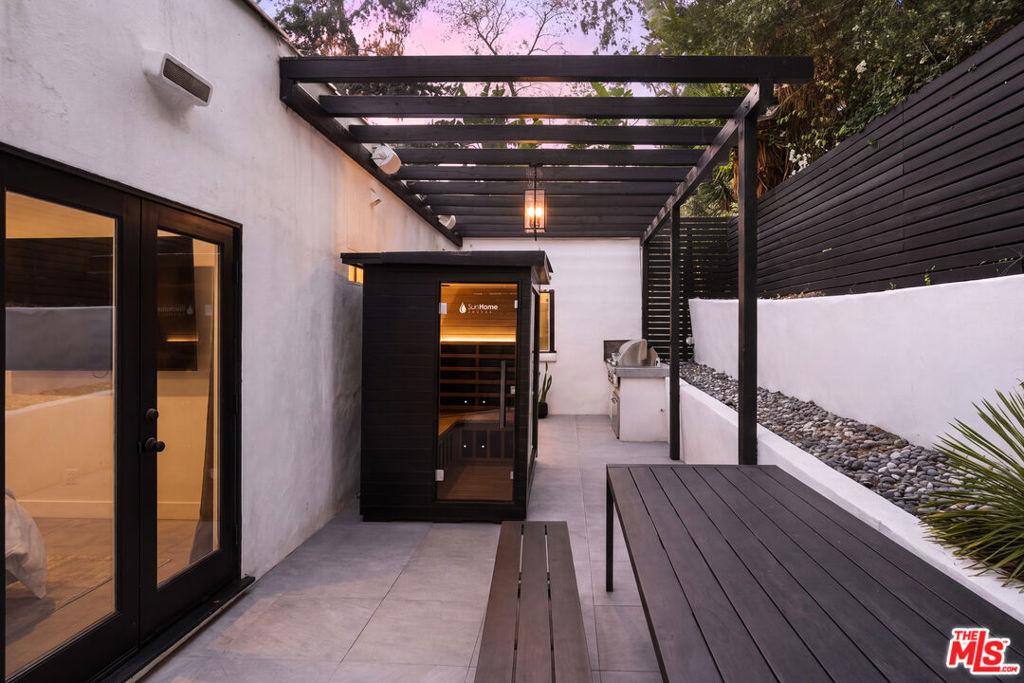 8061 Woodland Lane