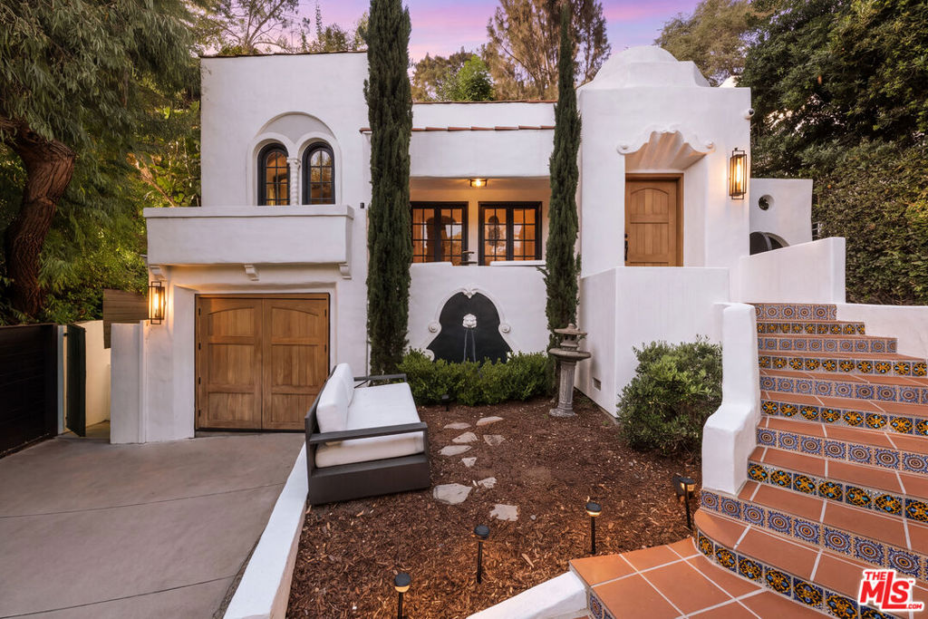 8061 Woodland Lane