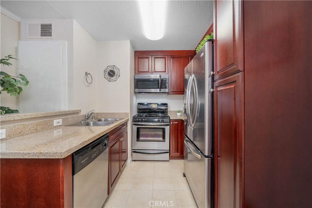 5535 Canoga Avenue 117