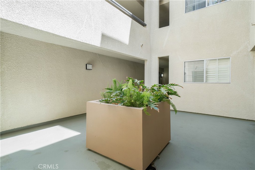 5535 Canoga Avenue 117