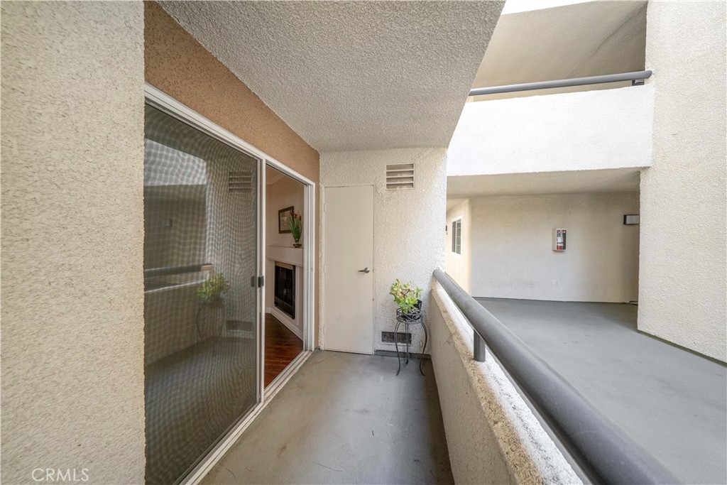 5535 Canoga Avenue 117