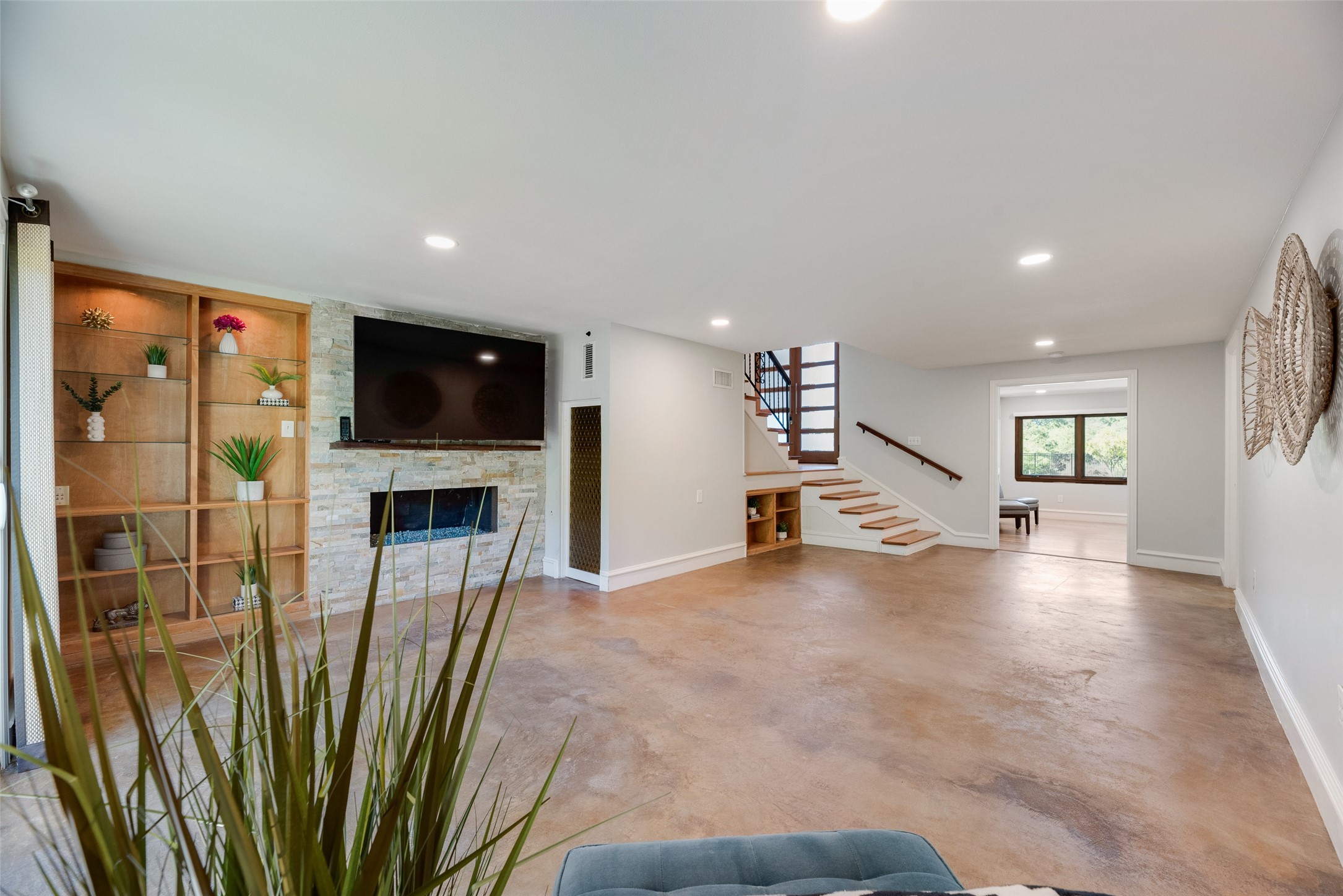 7037 Alpha Road