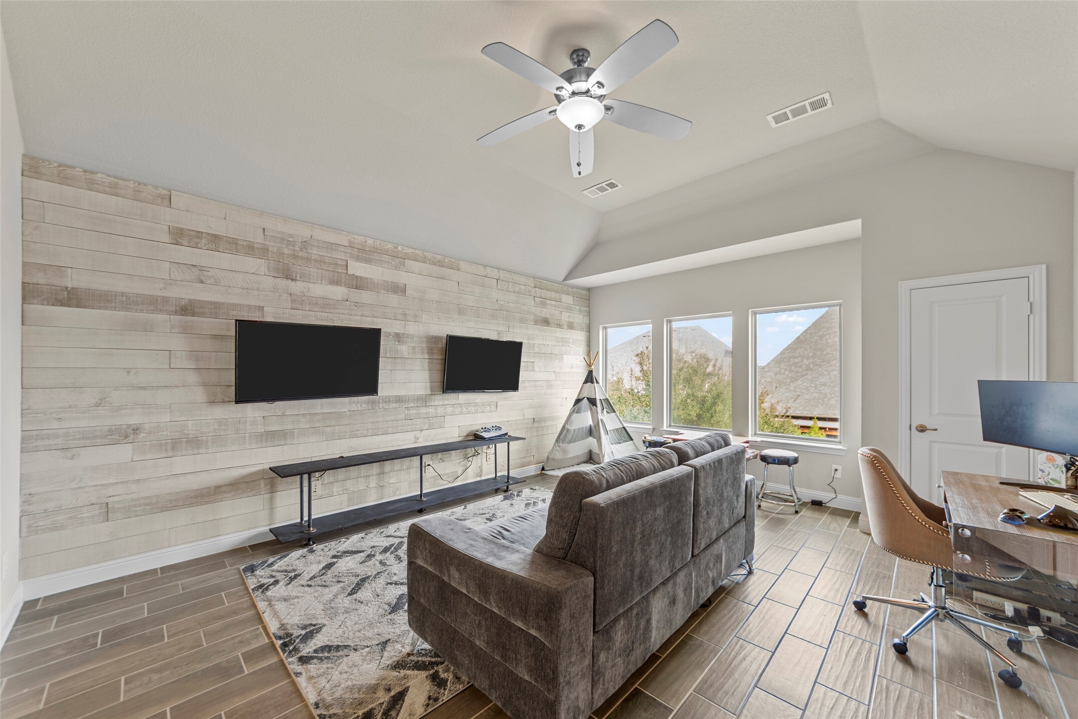 7017 St George S Drive