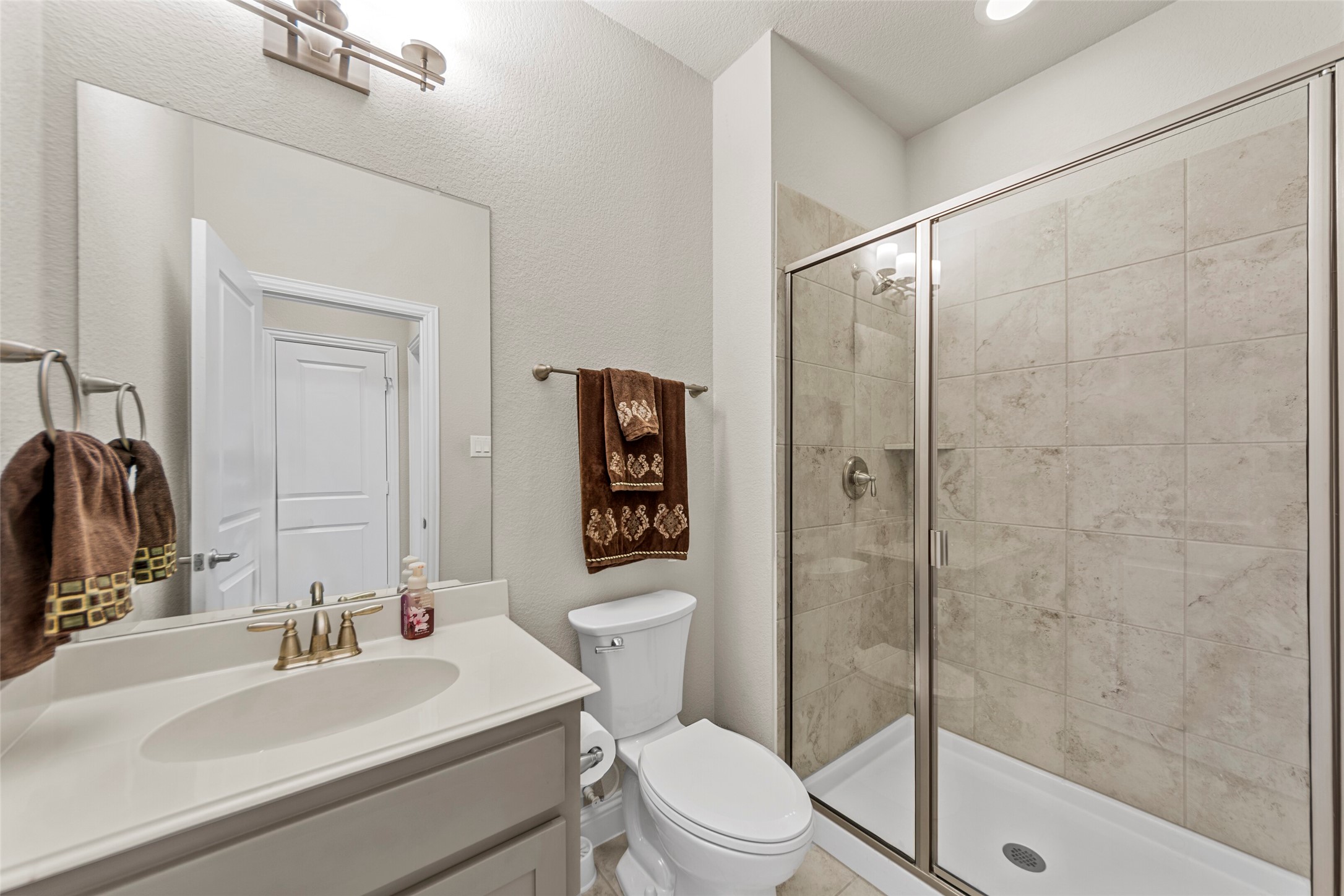 7017 St George S Drive