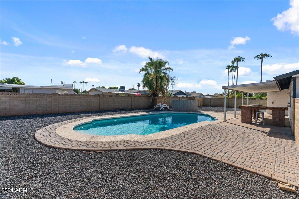 2105 S RIVER Drive