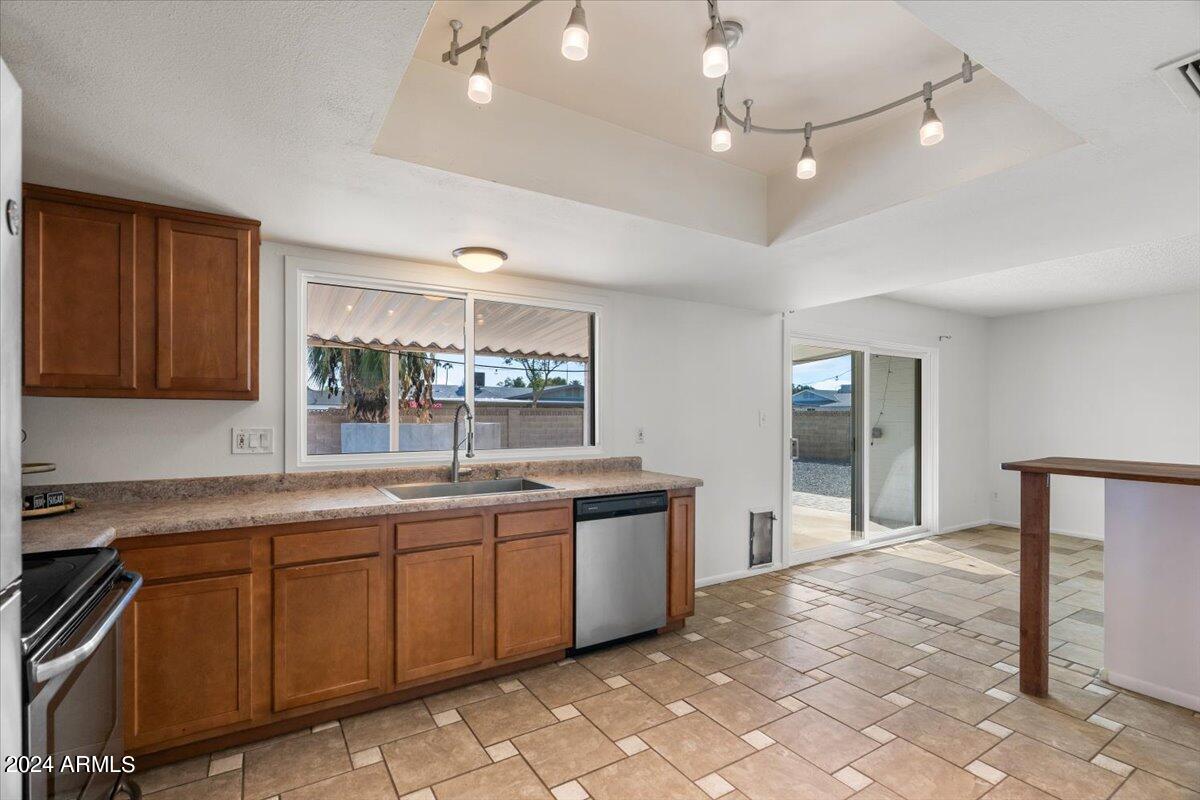 2105 S RIVER Drive