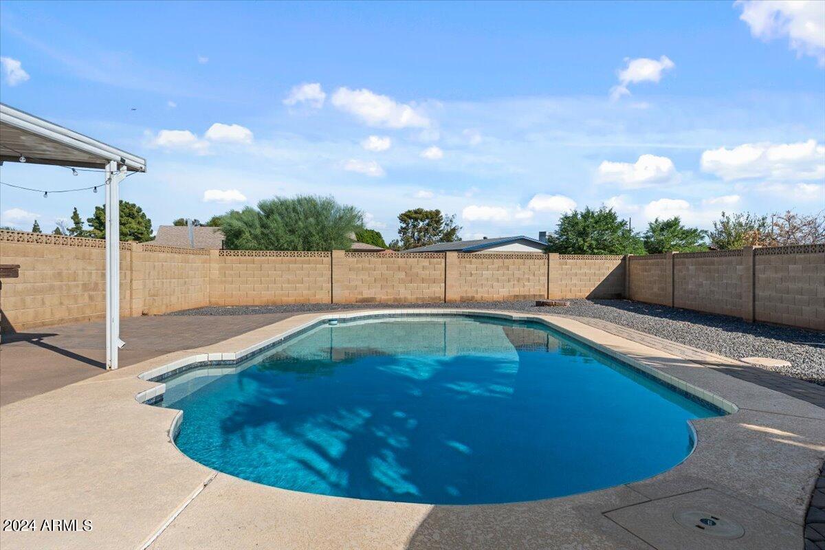 2105 S RIVER Drive