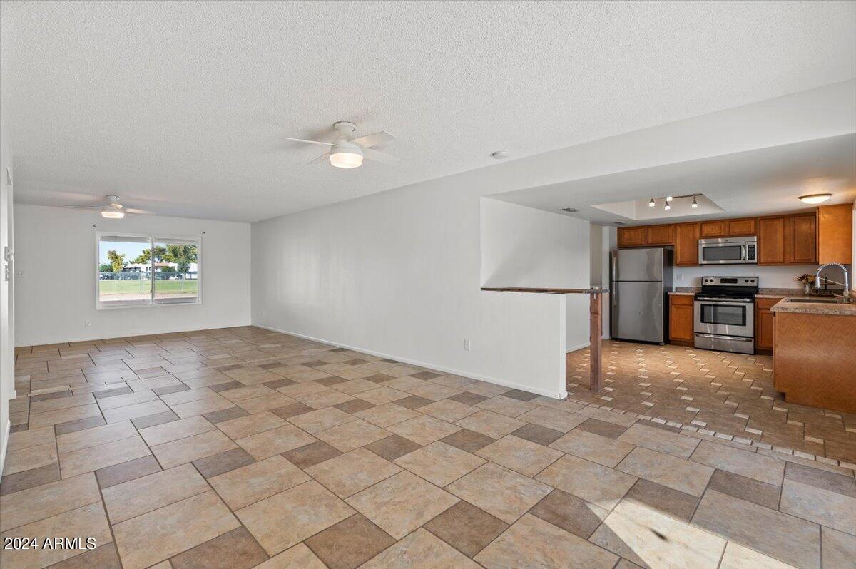 2105 S RIVER Drive