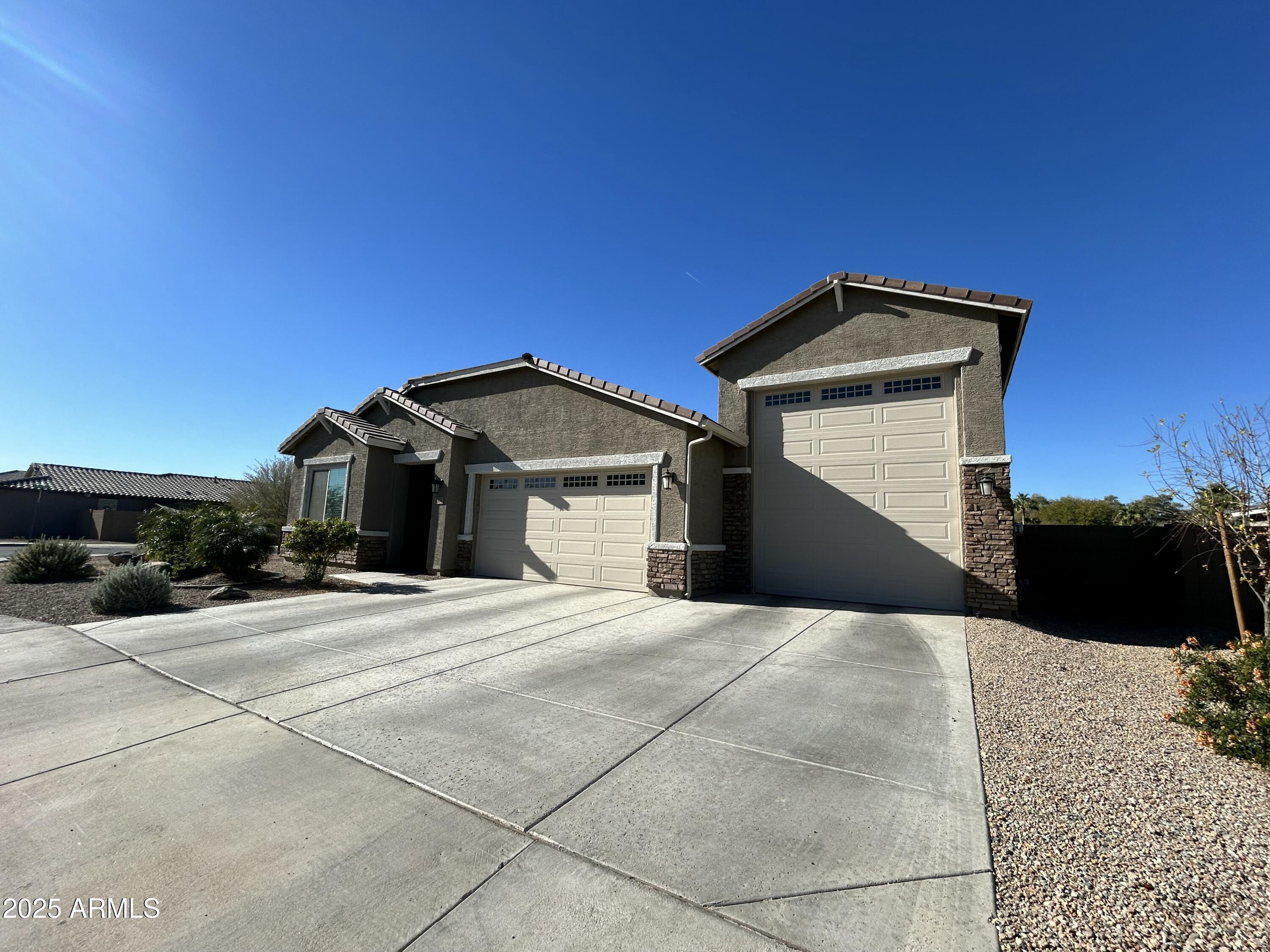2507 N CASA GRANDE Avenue