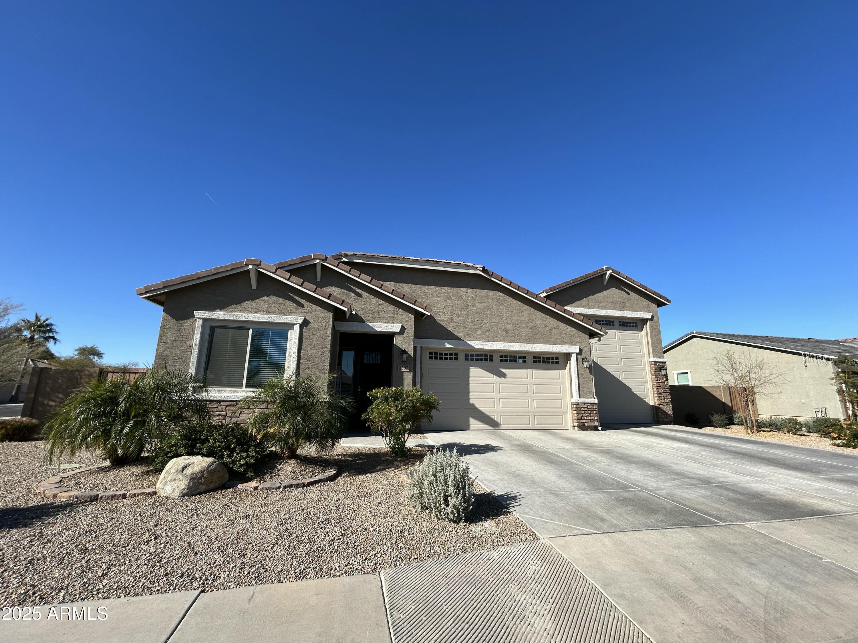 2507 N CASA GRANDE Avenue