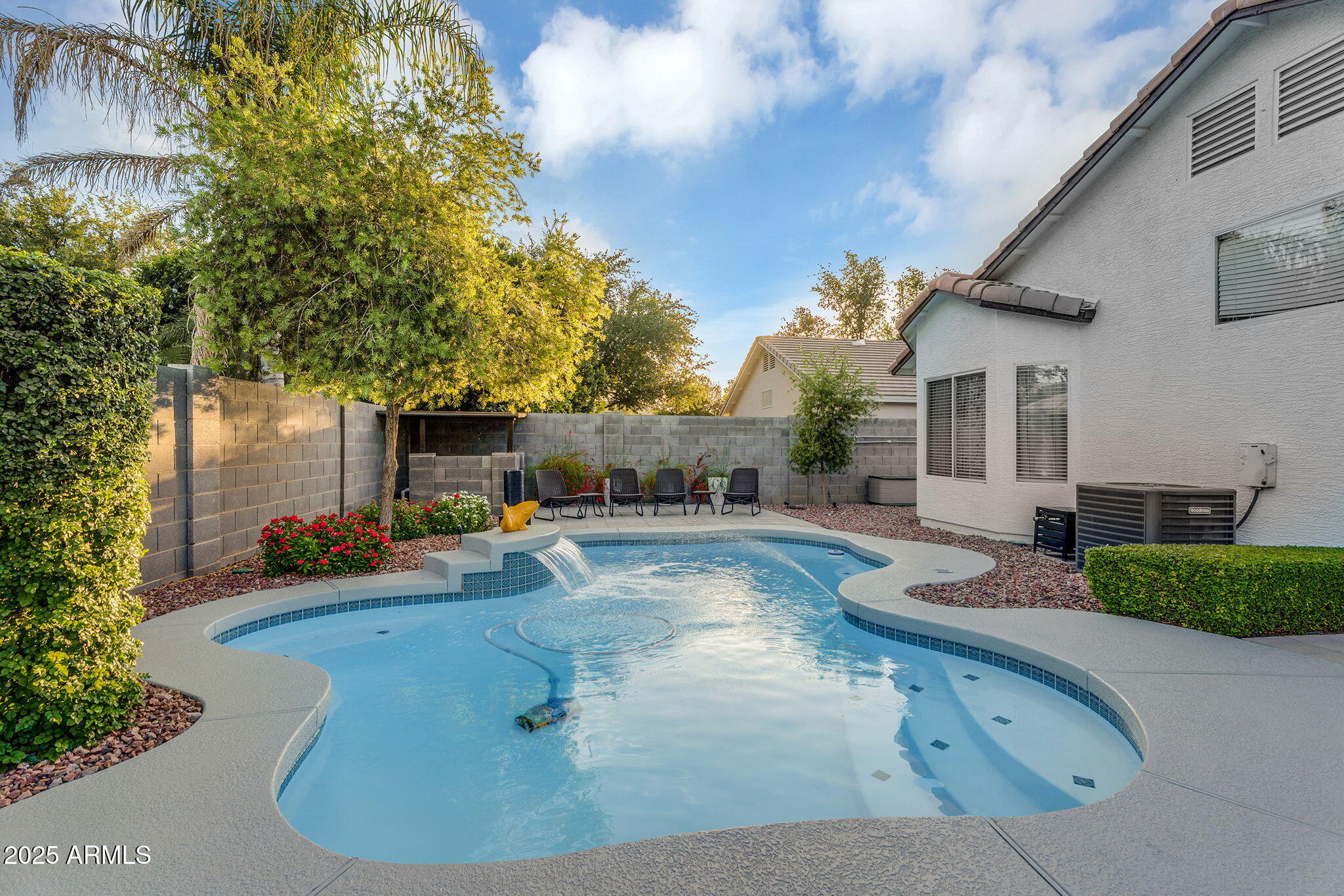 5711 E GABLE Avenue