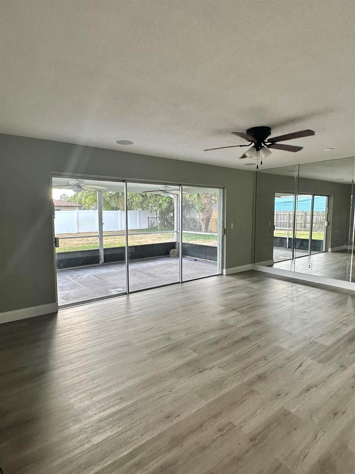 300 E Circle