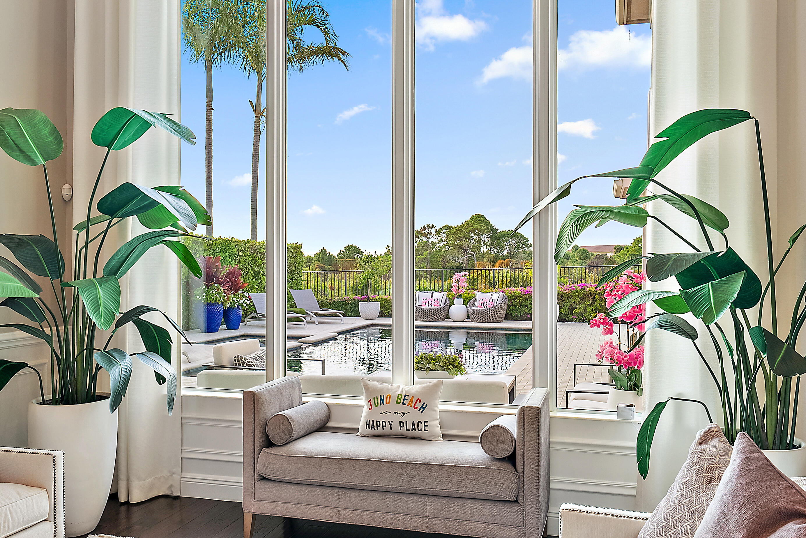 1607 E Hemingway Drive