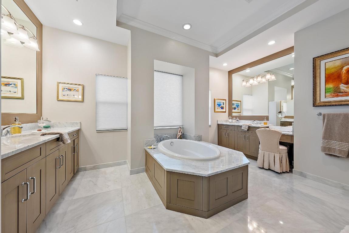 1607 E Hemingway Drive