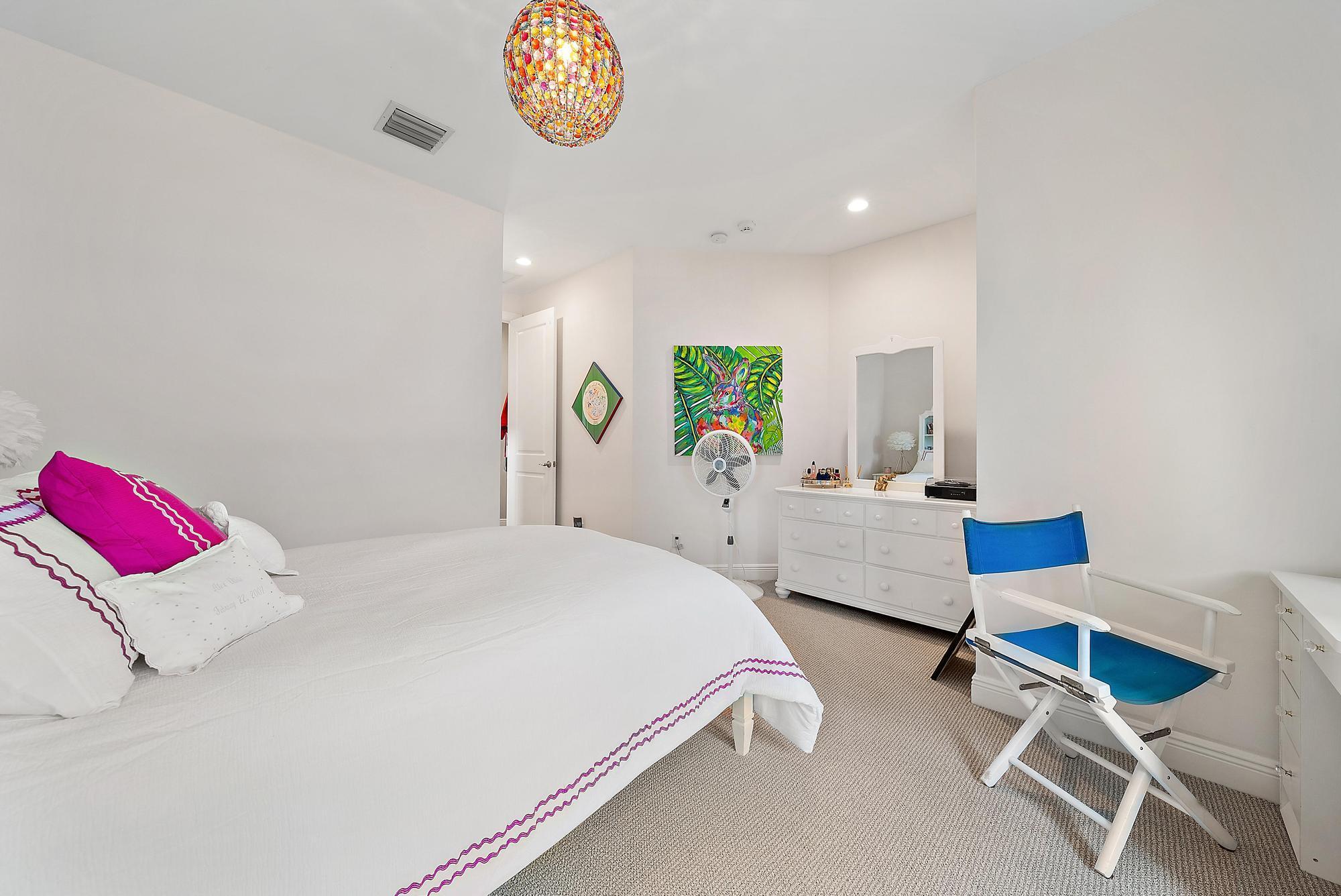 1607 E Hemingway Drive