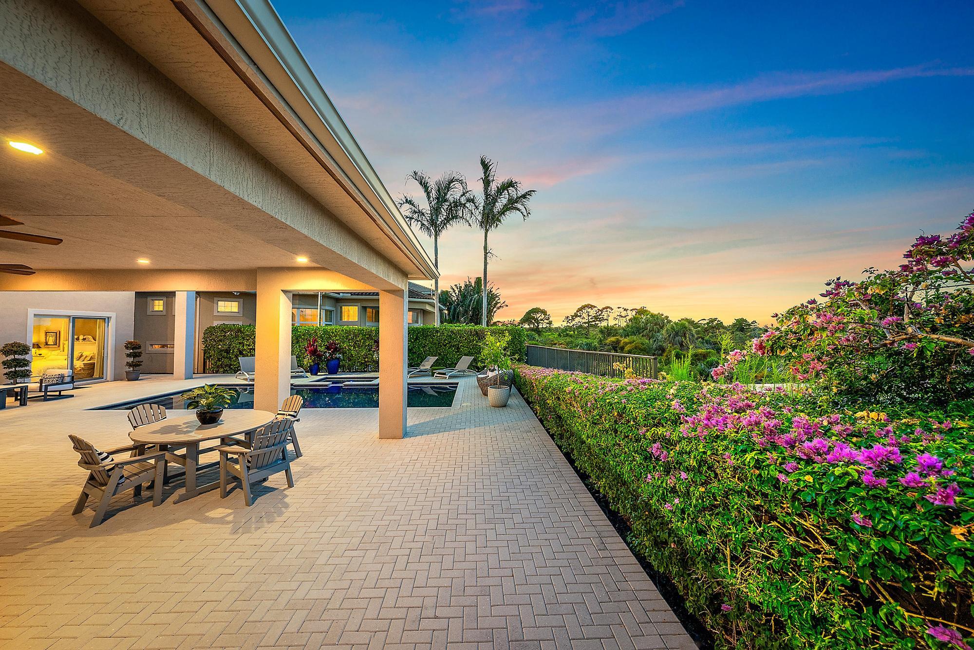1607 E Hemingway Drive