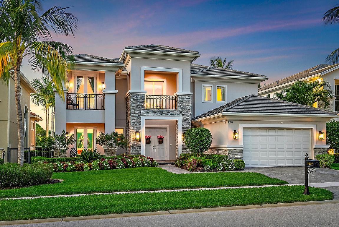 1607 E Hemingway Drive