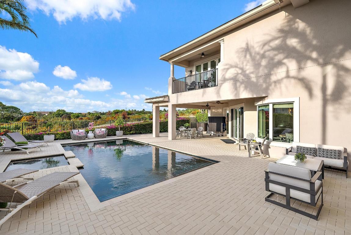 1607 E Hemingway Drive