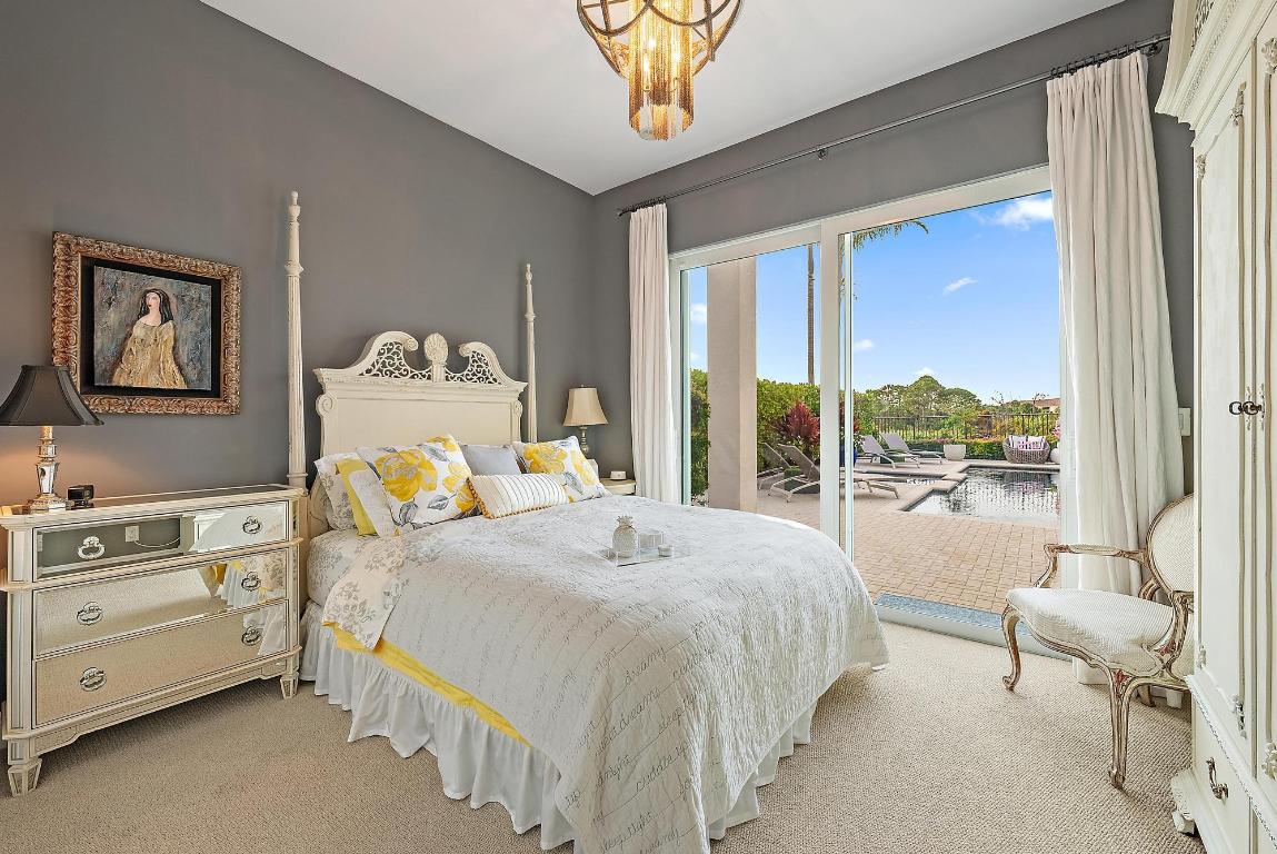 1607 E Hemingway Drive