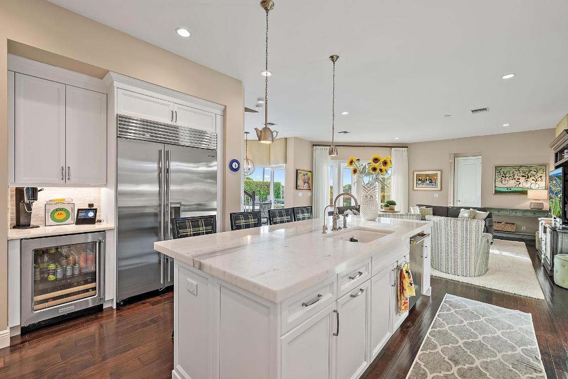 1607 E Hemingway Drive