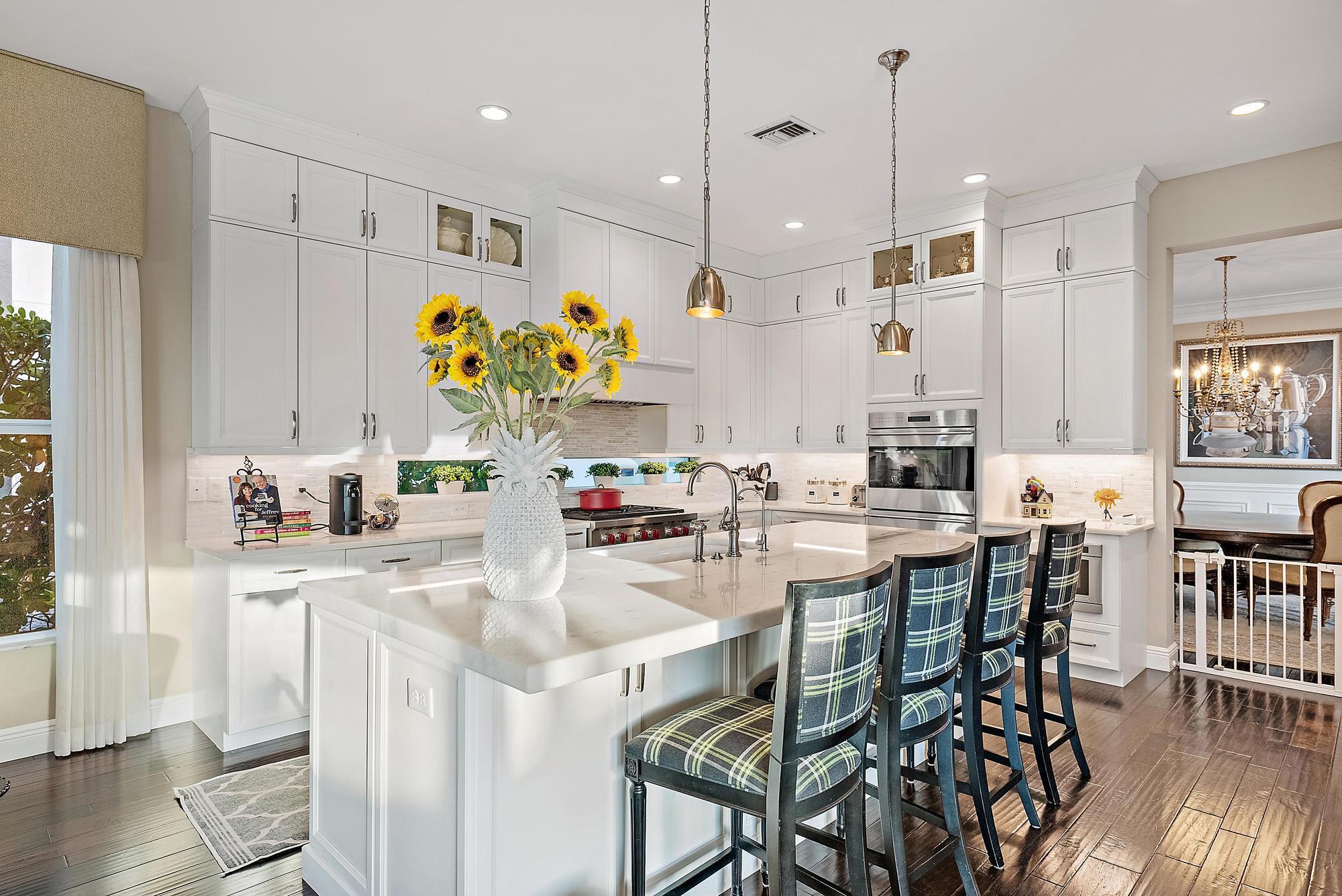 1607 E Hemingway Drive