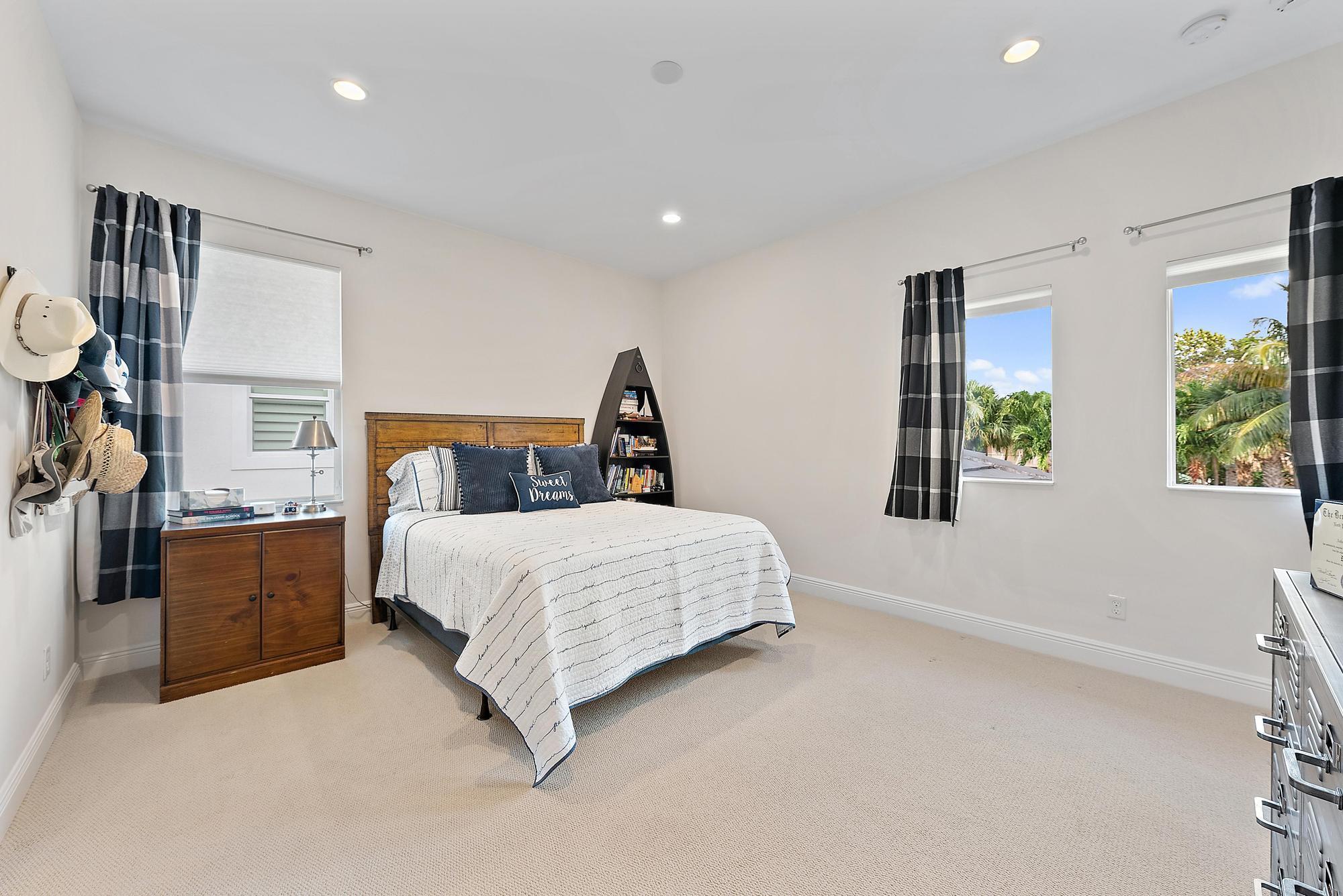 1607 E Hemingway Drive