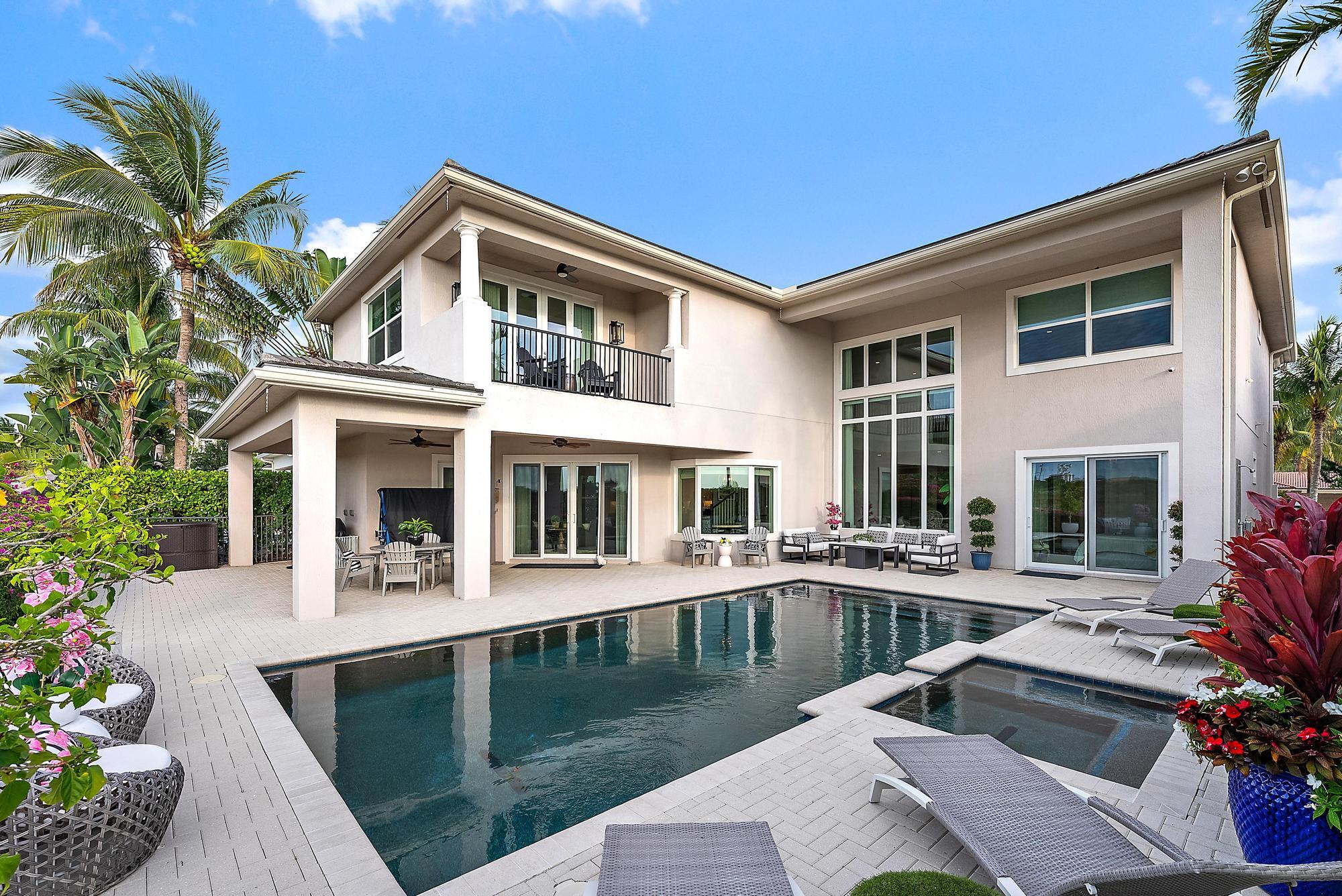 1607 E Hemingway Drive