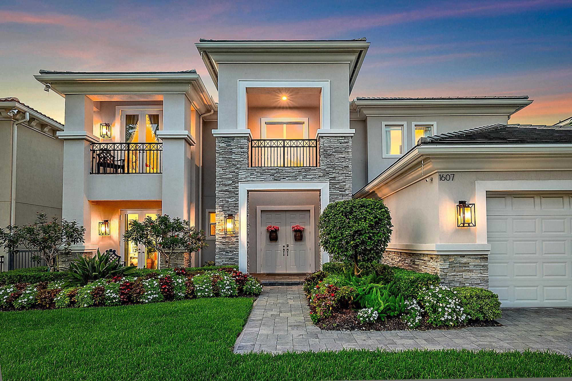 1607 E Hemingway Drive