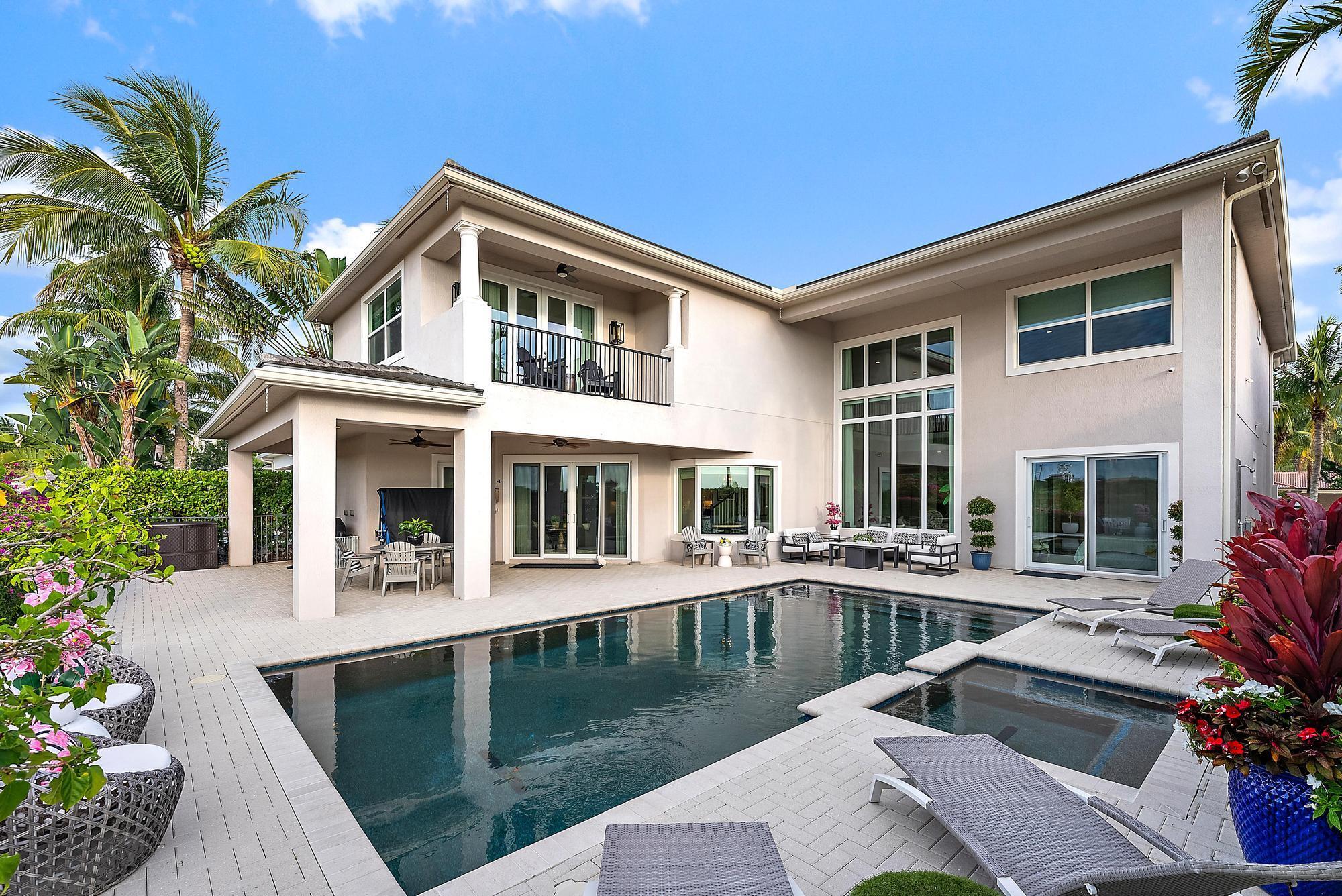 1607 E Hemingway Drive