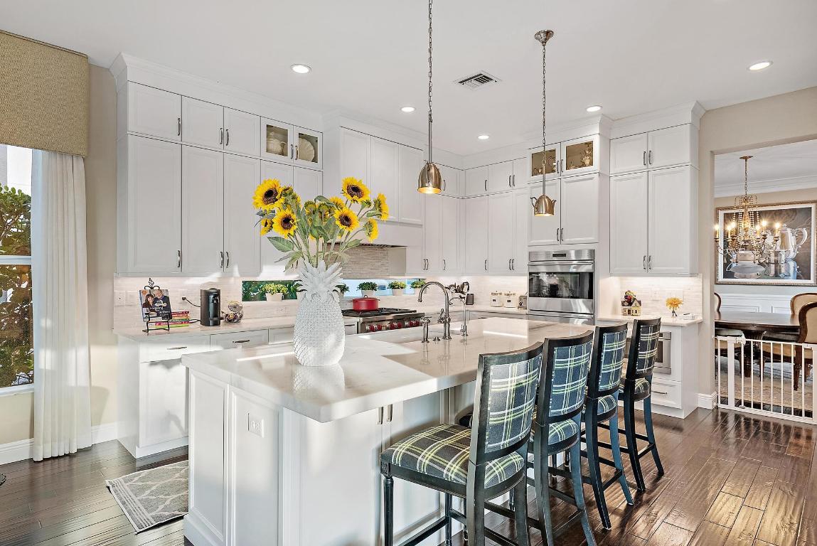 1607 E Hemingway Drive