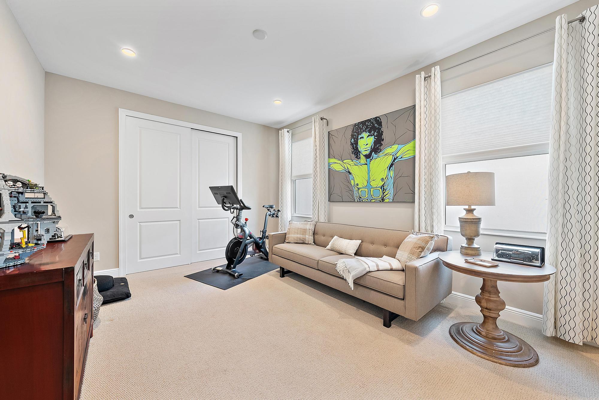 1607 E Hemingway Drive