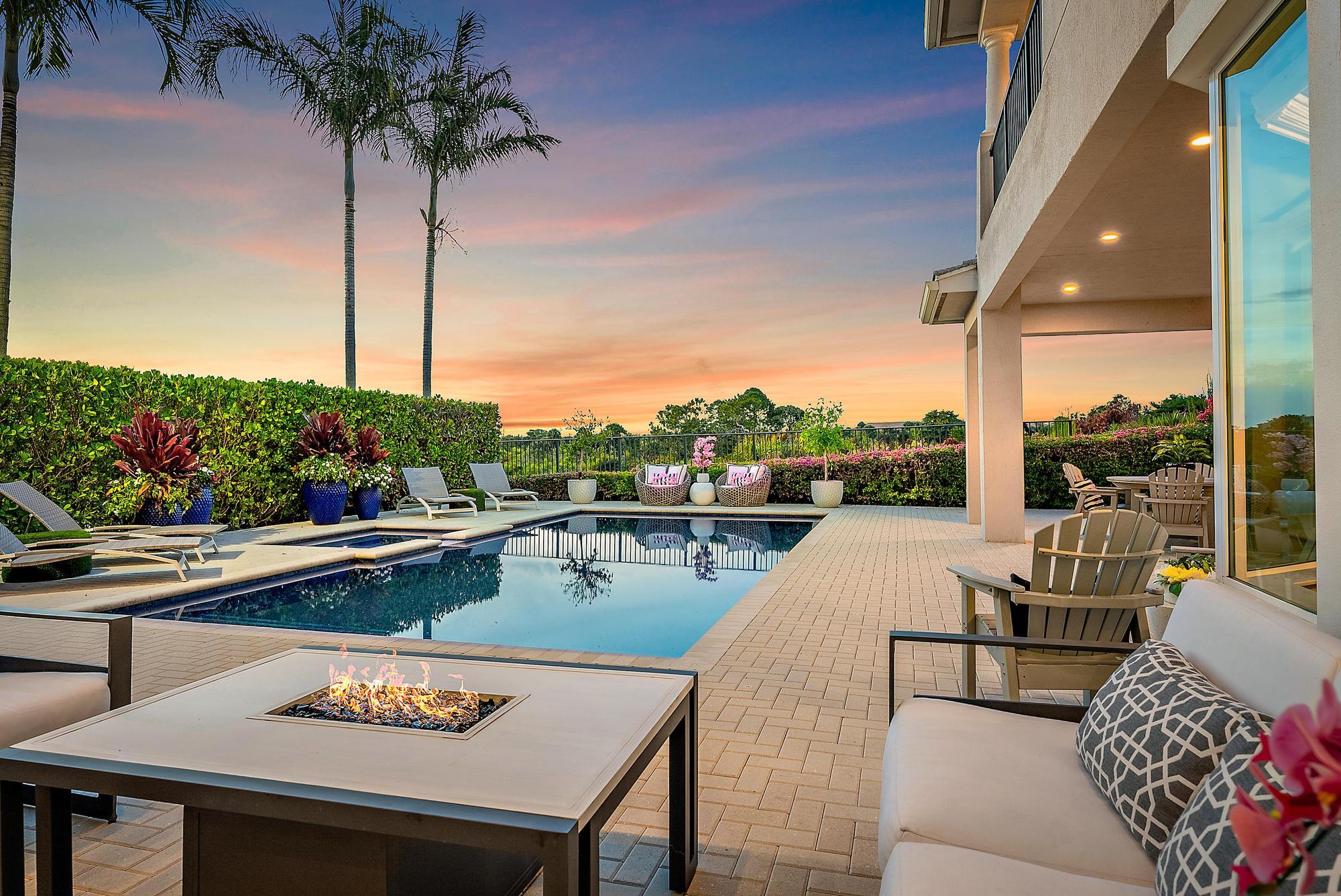 1607 E Hemingway Drive