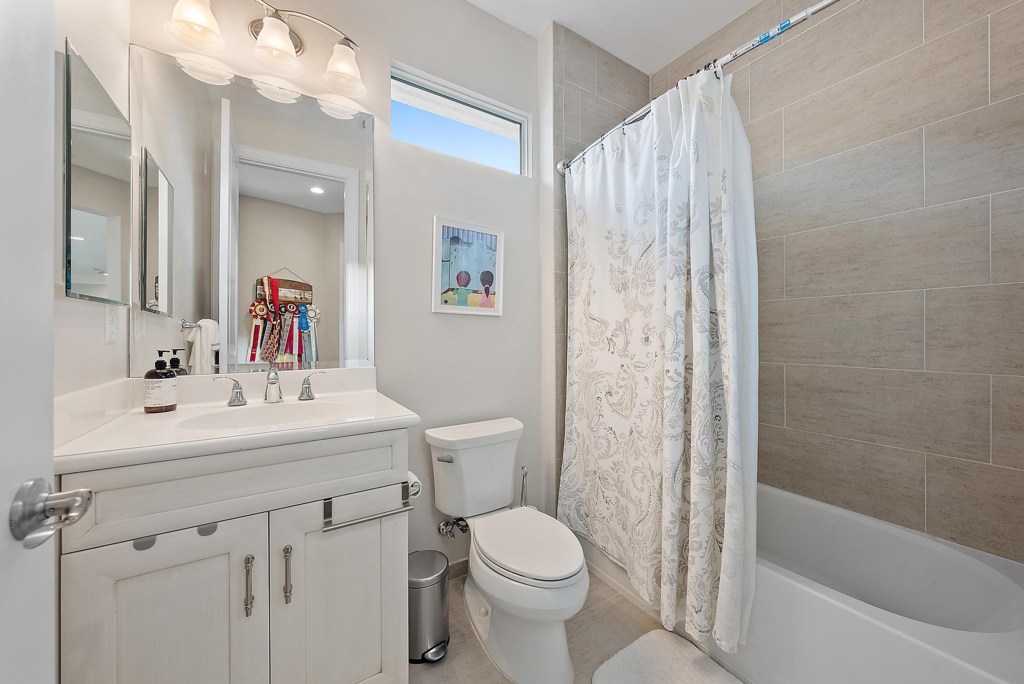 1607 E Hemingway Drive