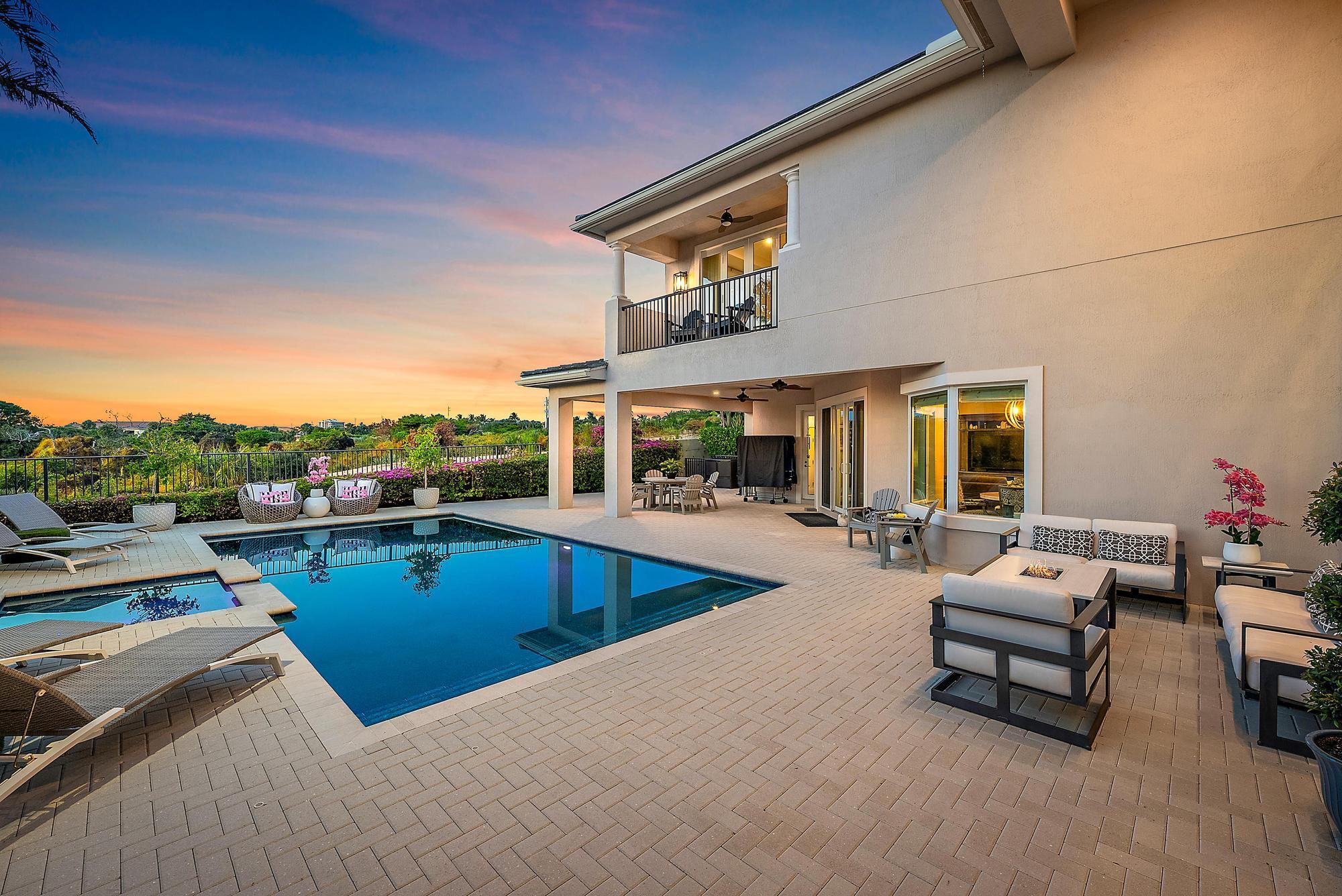 1607 E Hemingway Drive